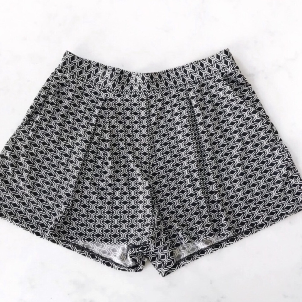 Express Abstract Geo Print Mini Shorts Women’s Size XS